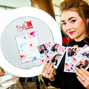Photo booth printing photos