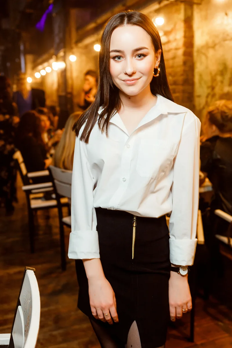 Young woman in a white blouse at a party venue