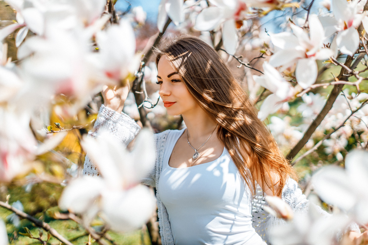 Professional headshot photography in the studio, highlighting natural expressions and clean background