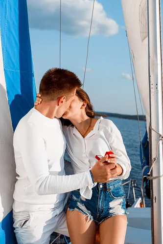 Engagement on a yacht — Love Story, story 0029
