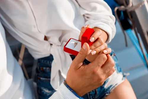 Engagement on a yacht — Love Story, story 0030