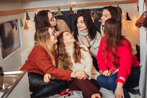 Girls and a vintage trailer — Photoshoot, photo 93