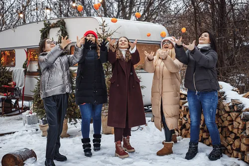 Girls and a vintage trailer — Photoshoot, photo 16