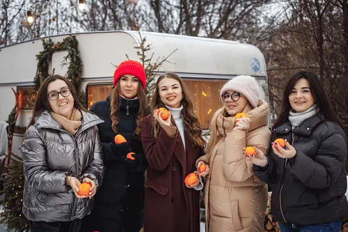 Girls and a vintage trailer — Photoshoot, photo 17