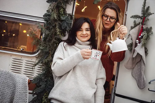 Girls and a vintage trailer — Photoshoot, photo 33