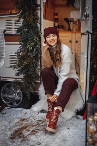 Girls and a vintage trailer — Photoshoot, photo 45