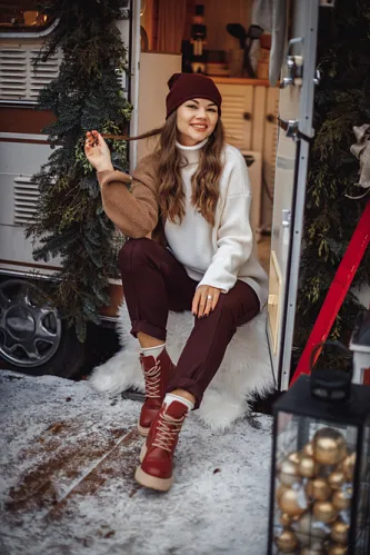 Girls and a vintage trailer — Photoshoot, photo 46
