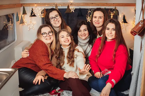 Girls and a vintage trailer — Photoshoot, photo 91