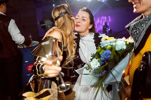 Kate Burningman — Birthday party, story 092