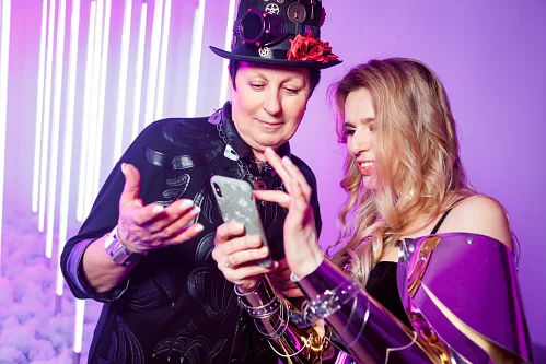 Kate Burningman — Birthday party, story 256